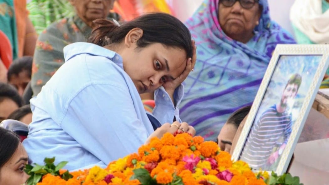 पहलगाम आतंकी हमले में मारे गए शुभम द्विवेदी की पत्नी का खुलासा, AK-47 लेकर नहीं आए थे आतंकी, उन्हें दिए गए हथियार …