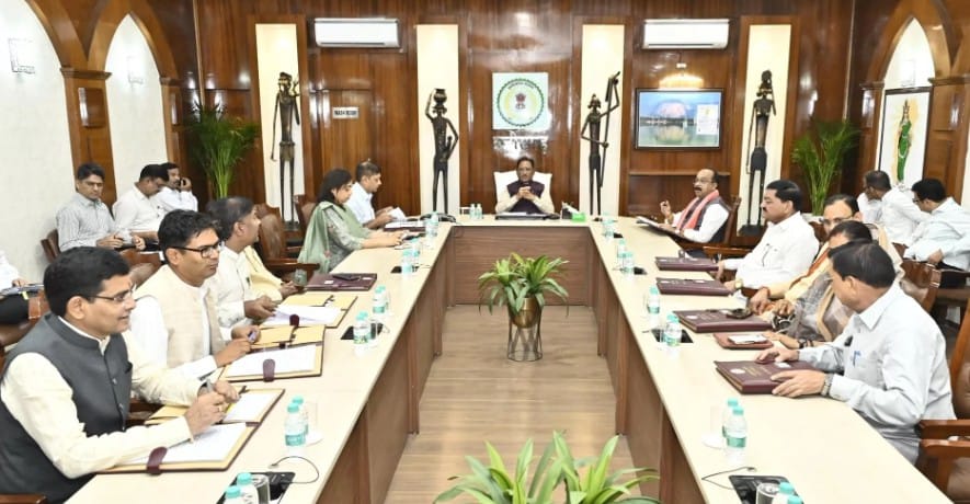 विष्णु देव साय कैबिनेट के बैठक में लिए गए अहम निर्णय, शहीद पुलिसकर्मियों के आश्रितों को अन्य विभागों में भी मिल सकेगी अनुकंपा नियुक्ति, घर के छतों पर सोलर प्लांट लगाने पर मिलेगा सब्सिडी …