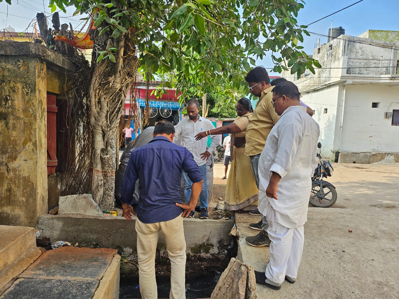 भिलाई के वार्ड 34 शिवाजी नगर में बरगद के पेड़ के सौंदर्यकरण के लिए चबूतरे का निर्माण किया जाएगा  …