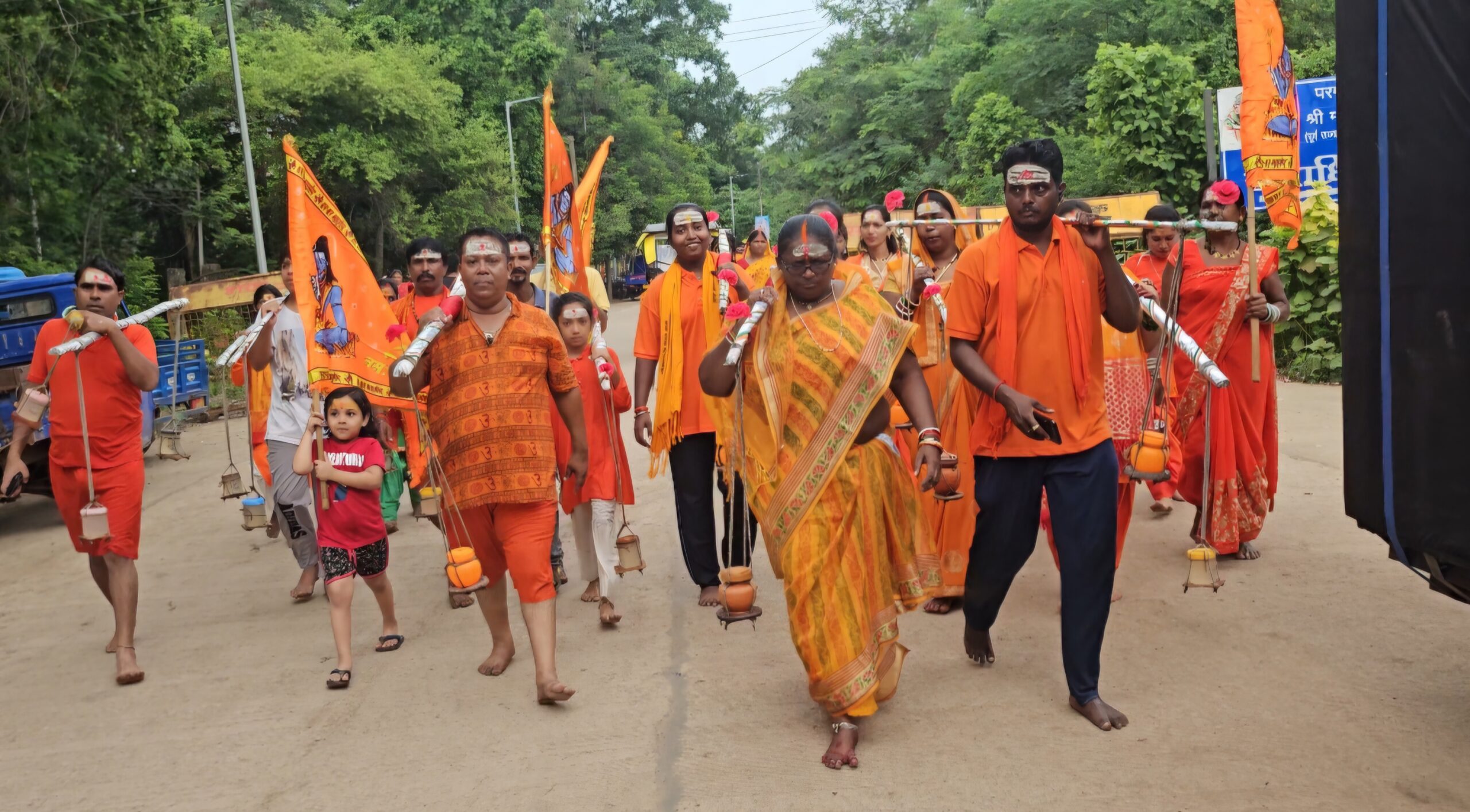 बोल बम – हरहर महादेव के उद्घोष के साथ ओम धर्म सेवा जनजागृति समिति के सदस्यों ने तय किया पावर हाउस तक की यात्रा, शिवनाथ के जल को मनोकामनेश्वर शिव मंदिर पहुंचकर किय जलाभिषेक …